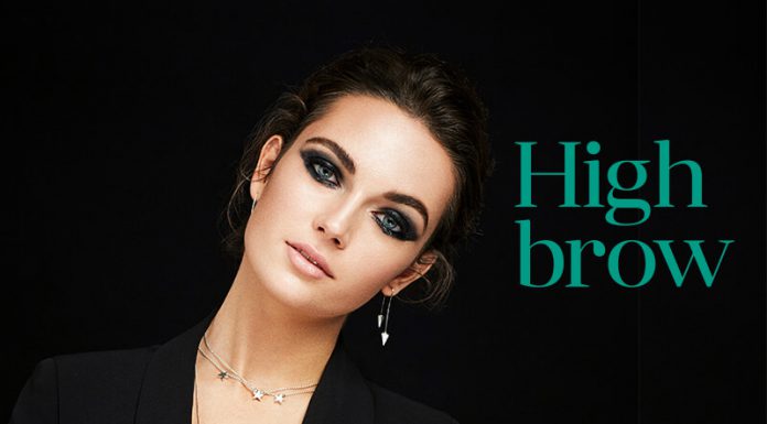 This is the expert changing our eyebrows