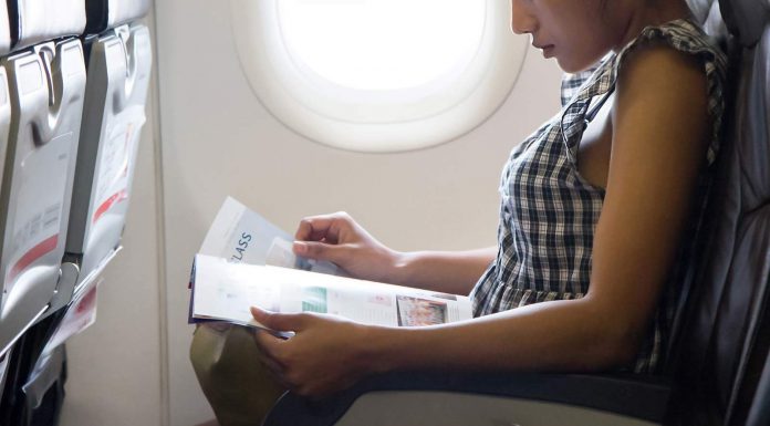 How to Avoid a Stiff Neck and Back Pain From Sitting on an airplane