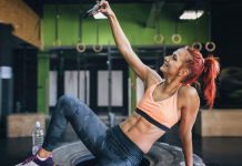 This Gym Introduced a 'Selfie Room'-and the web Isn’t Having It