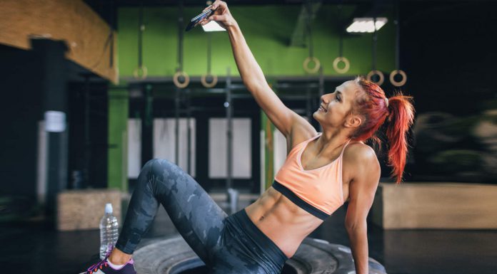 This Gym Introduced a 'Selfie Room'-and the web Isn’t Having It