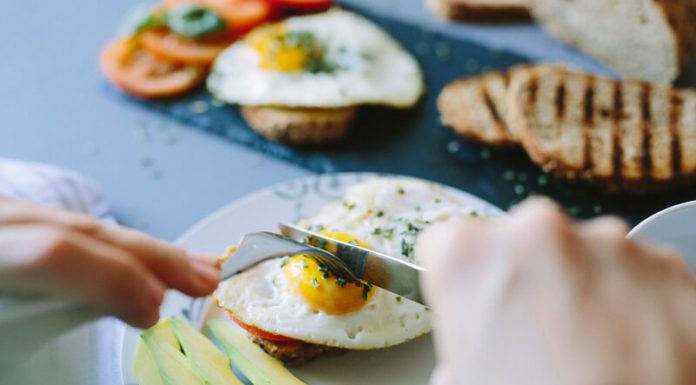 Breakfast diet myth: Will eating breakfast provide help to lose weight?