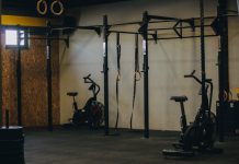 Gym vs. At-Home Workouts: Which Is Better Gym vs. At-Home Workouts: Which Is Better