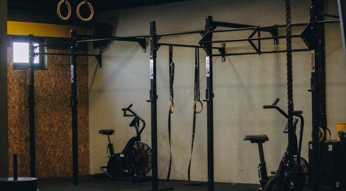 Gym vs. At-Home Workouts: Which Is Better Gym vs. At-Home Workouts: Which Is Better